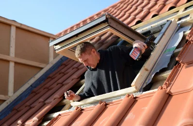 Pose de fenêtres de toit Velux à Lavaré